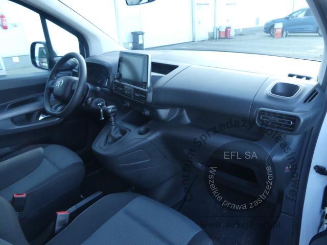 9 - Toyota Proace City Verso 1.5 D-4D 2023r. DW9WJ91 Magnice