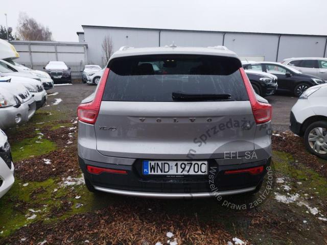 3 - Volvo  XC40 B3 Core aut 2022r. WND1970C Pojazd znajduje się w firmie ARCTOS GROUP sp. z o.o. Al. Krakowska 7, 02-183 Warszawa