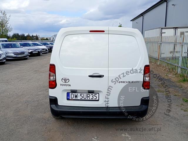 5 - Toyota Proace City 1.5 D-4D Standard  2022r. DW5UR35 Pojazd znajduje się w firmie ARCTOS GROUP sp. z o.o. Al. Krakowska 7, 02-183 Warszawa