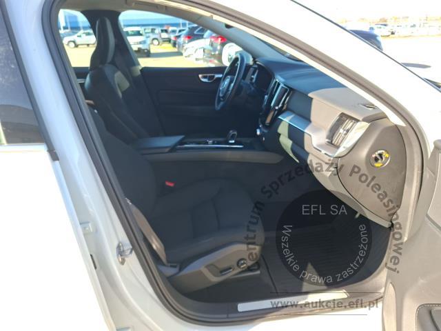 8 - Volvo XC 60 B4 D AWD Momentum 2021r. DW3PW14 Magnice