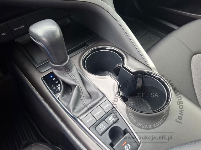 13 - TOYOTA CAMRY 2.5 HYBRID CVT COMFORT 2023r.