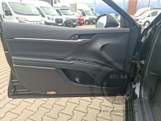 9 - TOYOTA CAMRY 2.5 HYBRID CVT COMFORT 2023r.