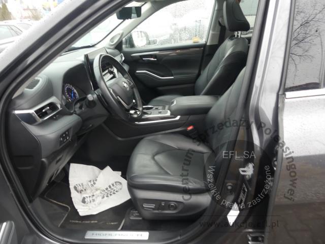 7 - Toyota Highlander 2.5 Executive 2022r. DW2TW42 UWAGA!! Pojazd znajduje się w firmie AUTO MOTO CENTRUM sp. z o.o. ul. Ostrowska 328 (przy Trasie Katowickiej) 61-312 Poznań