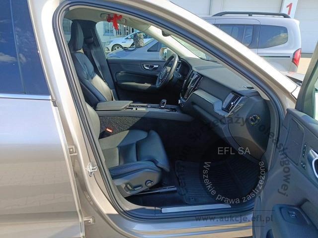 8 - Volvo XC60 B4 B Plus Bright automat 2022r. DW9UG78 Magnice