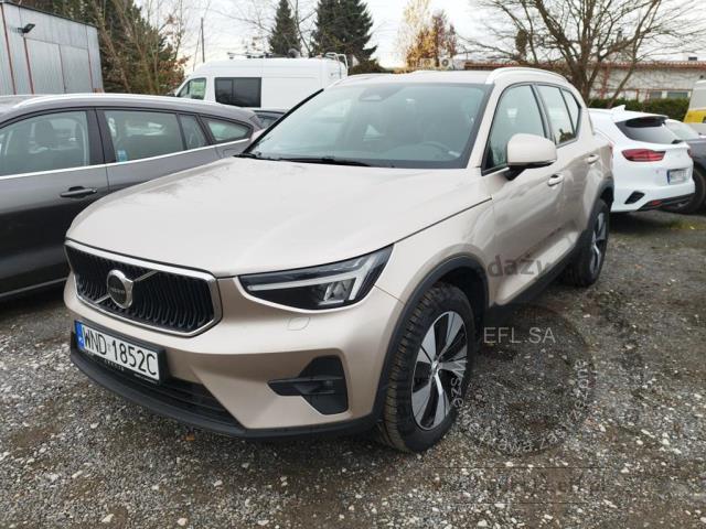 1 - Volvo  XC40 B3 Core aut 2022r. WND1852C Pojazd znajduje się w firmie ARCTOS GROUP sp. z o.o. Al. Krakowska 7, 02-183 Warszawa