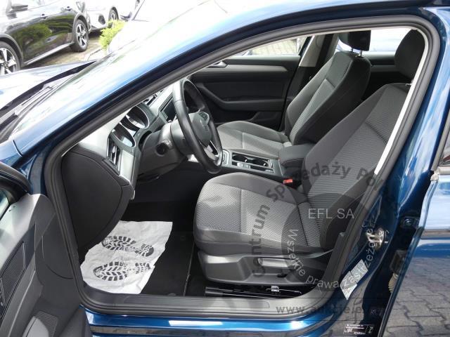5 - Volkswagen Passat 2.0 TDI EVO Essence 2022r. PO4XH15 AUTO MOTO CENTRUM Sp. z o.o. Poznań 61-312, ul. Ostrowska  328