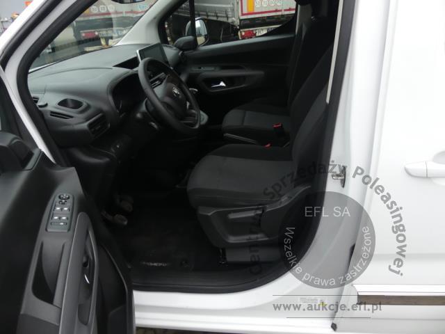 7 - Toyota Proace City Verso 1.5 D-4D 2023r. DW8WC42 Magnice