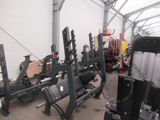 32 - Wyposażenie siłowni wg. Zestawienia
