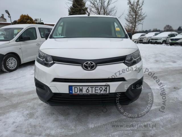 2 - Toyota Proace City 1.5 D-4D Standard 2,0t Active Furgon 2022r. DW6TE94 Pojazd znajduje się w firmie ARCTOS GROUP sp. z o.o. Al. Krakowska 7, 02-183 Warszawa