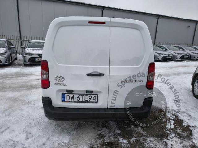 6 - Toyota Proace City 1.5 D-4D Standard 2,0t Active Furgon 2022r. DW6TE94 Pojazd znajduje się w firmie ARCTOS GROUP sp. z o.o. Al. Krakowska 7, 02-183 Warszawa