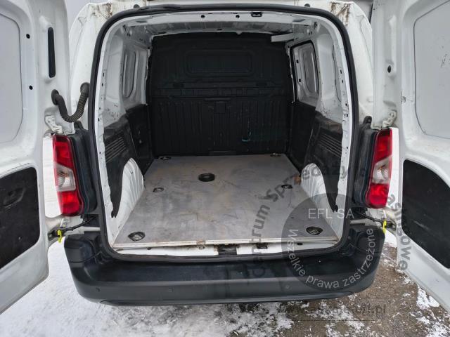 8 - Toyota Proace City 1.5 D-4D Standard 2,0t Active Furgon 2022r. DW6TE94 Pojazd znajduje się w firmie ARCTOS GROUP sp. z o.o. Al. Krakowska 7, 02-183 Warszawa