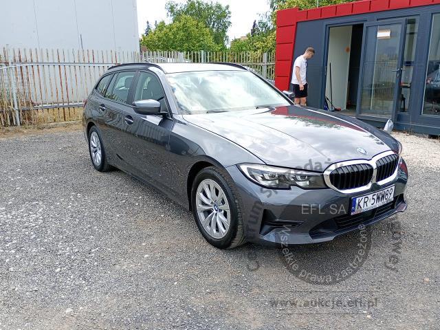 3 - BMW 318i aut 2021r. KR5WW89 Pojazd znajduje się w firmie ARCTOS GROUP sp. z o.o. Al. Krakowska 7, 02-183 Warszawa