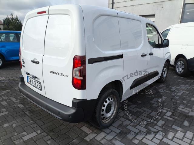 6 - Toyota Proace City 1.5 D-4D Standard  2020r. DW8KK75 UWAGA!! Pojazd znajduje się w lokalizacji: Warszawa, Al. Krakowska 7, 02-183 Warszawa