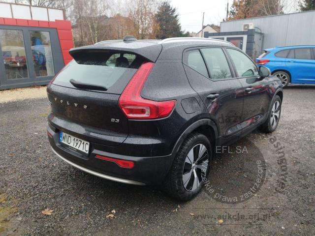 6 - Volvo XC40 B3 Core aut Kombi 2022r.  WND1971C Pojazd znajduje się w firmie ARCTOS GROUP sp. z o.o. Al. Krakowska 7, 02-183 Warszawa