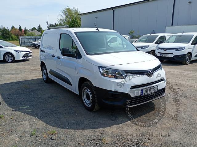 2 - TOYOTA Proace City 1.5 D-4D Standard  2024r. DW8YS31 Pojazd znajduje się w firmie ARCTOS GROUP sp. z o.o. Al. Krakowska 7, 02-183 Warszawa