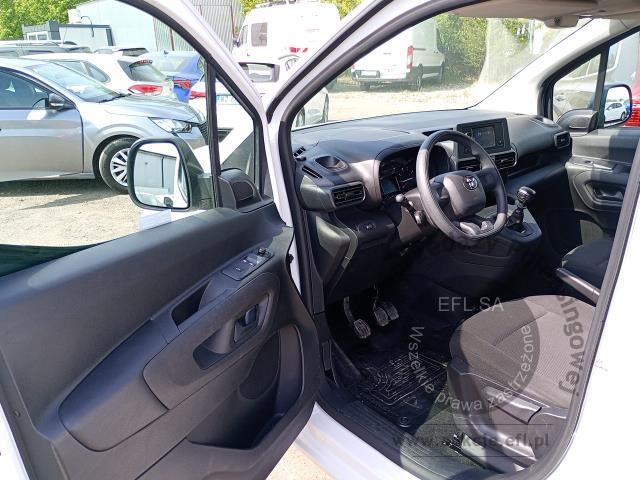 7 - TOYOTA Proace City 1.5 D-4D Standard  2024r. DW8YS31 Pojazd znajduje się w firmie ARCTOS GROUP sp. z o.o. Al. Krakowska 7, 02-183 Warszawa