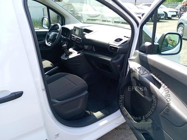 9 - TOYOTA Proace City 1.5 D-4D Standard  2024r. DW8YS31 Pojazd znajduje się w firmie ARCTOS GROUP sp. z o.o. Al. Krakowska 7, 02-183 Warszawa