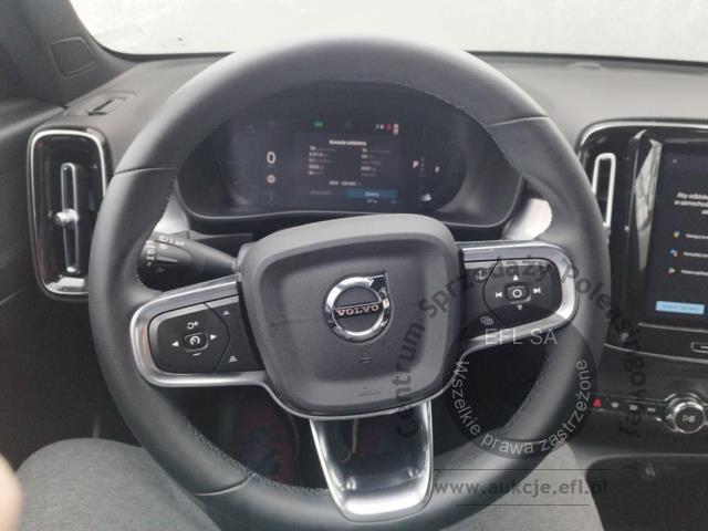 10 - Volvo  XC40 B3 Core aut 2022r. WND1970C Pojazd znajduje się w firmie ARCTOS GROUP sp. z o.o. Al. Krakowska 7, 02-183 Warszawa