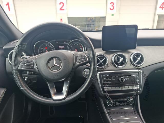 11 - MERCEDES - BENZ GLA 220 4MATIC 2019r.