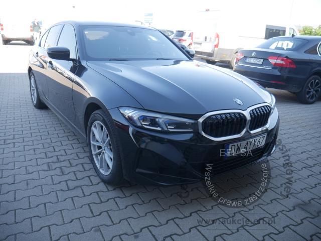 2 - BMW 318i Automat Sedan 2024r. DW4YX67 Pojazd znajduje się w firmie ARCTOS GROUP sp. z o.o. Al. Krakowska 7, 02-183 Warszawa