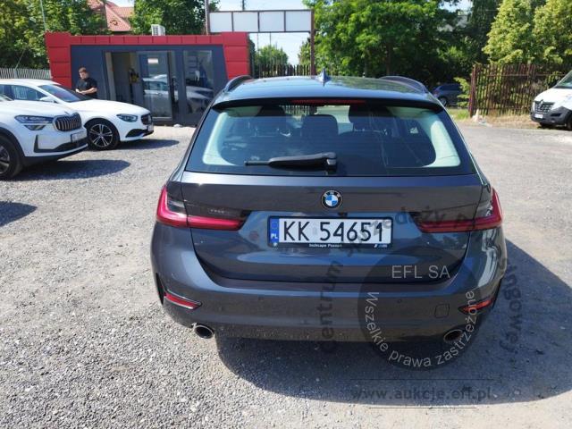 4 - BMW  Seria 3 2022r. KK54651 Pojazd znajduje się w firmie ARCTOS GROUP sp. z o.o. Al. Krakowska 7, 02-183 Warszawa