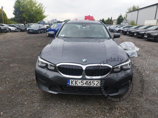 2 - BMW 318i aut 2022r. KK54652 Pojazd znajduje się w firmie ARCTOS GROUP sp. z o.o. Al. Krakowska 7, 02-183 Warszawa