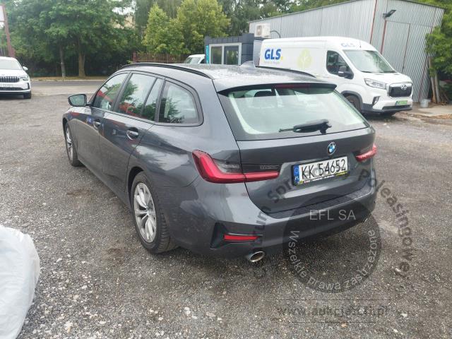 4 - BMW 318i aut 2022r. KK54652 Pojazd znajduje się w firmie ARCTOS GROUP sp. z o.o. Al. Krakowska 7, 02-183 Warszawa
