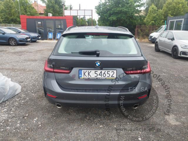 5 - BMW 318i aut 2022r. KK54652 Pojazd znajduje się w firmie ARCTOS GROUP sp. z o.o. Al. Krakowska 7, 02-183 Warszawa