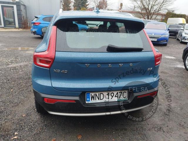 2 - Volvo XC40 B3 Core aut Kombi  2022r. WND1947C Pojazd znajduje się w firmie ARCTOS GROUP sp. z o.o. Al. Krakowska 7, 02-183 Warszawa