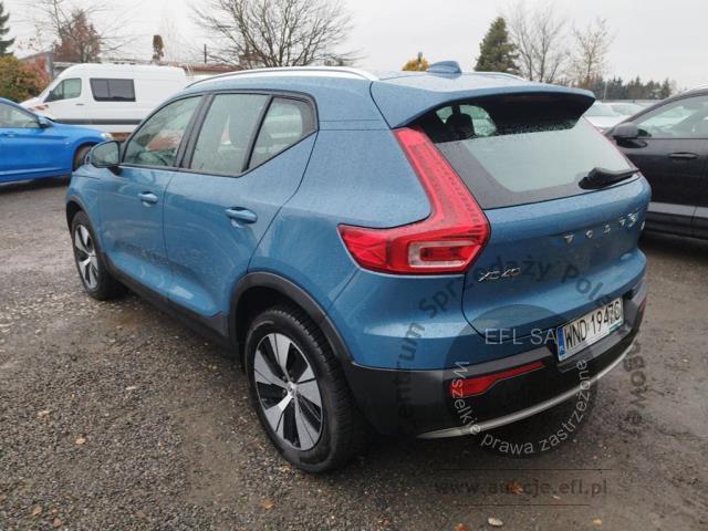 3 - Volvo XC40 B3 Core aut Kombi  2022r. WND1947C Pojazd znajduje się w firmie ARCTOS GROUP sp. z o.o. Al. Krakowska 7, 02-183 Warszawa
