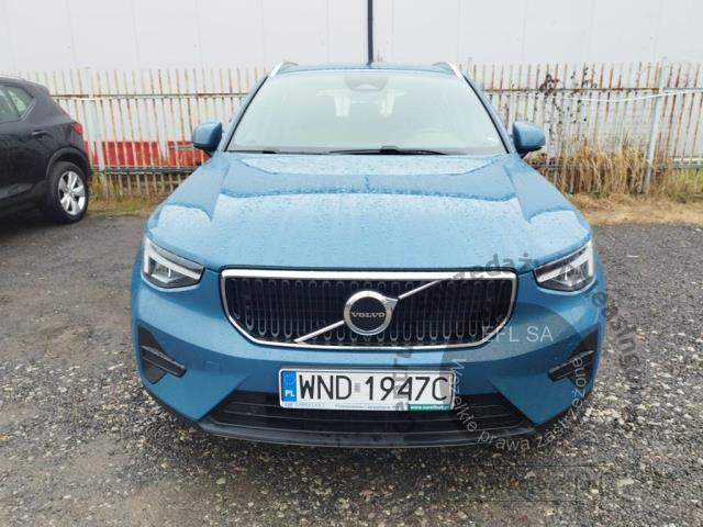 4 - Volvo XC40 B3 Core aut Kombi  2022r. WND1947C Pojazd znajduje się w firmie ARCTOS GROUP sp. z o.o. Al. Krakowska 7, 02-183 Warszawa