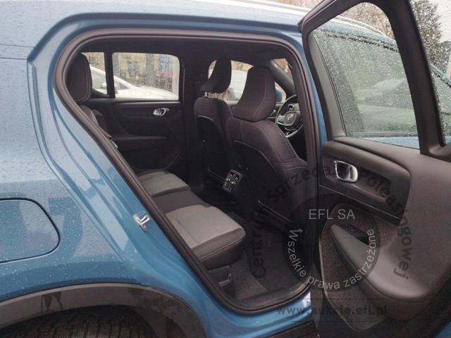 8 - Volvo XC40 B3 Core aut Kombi  2022r. WND1947C Pojazd znajduje się w firmie ARCTOS GROUP sp. z o.o. Al. Krakowska 7, 02-183 Warszawa