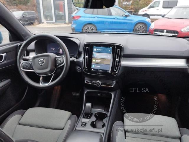 10 - Volvo XC40 B3 Core aut Kombi  2022r. WND1947C Pojazd znajduje się w firmie ARCTOS GROUP sp. z o.o. Al. Krakowska 7, 02-183 Warszawa
