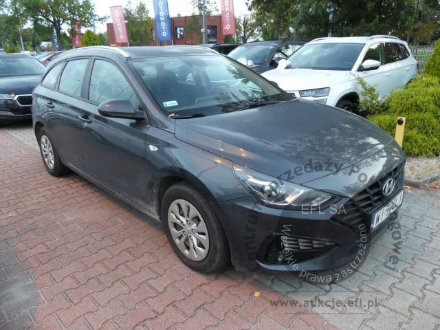 2 - Hyundai i30 1.6 D Classic + DCT Kombi 2021r. WI708LJ AUTO MOTO CENTRUM Sp. z o.o. Poznań 61-312, ul. Ostrowska 328