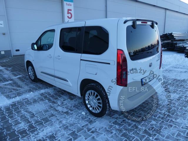 4 - Toyota Proace City Verso 1.5 D-4D 2023r. DW1WA56 Magnice