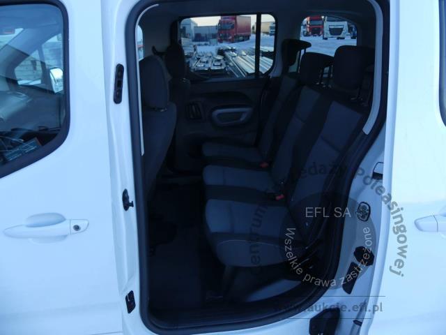 8 - Toyota Proace City Verso 1.5 D-4D 2023r. DW1WA56 Magnice