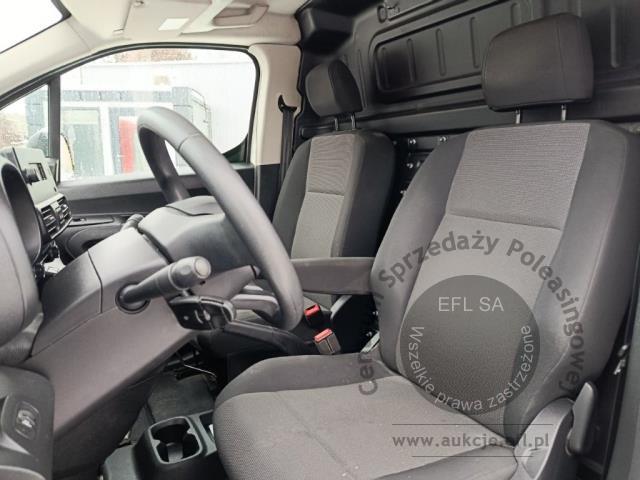 9 - Toyota Proace City 1.5 D-4D Standard 2020r. DW7KK52 Pojazd znajduje się w firmie ARCTOS GROUP sp. z o.o. Al. Krakowska 7, 02-183 Warszawa