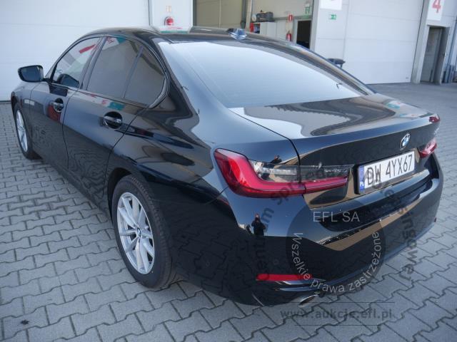 6 - BMW 318i Automat Sedan 2024r. DW4YX67 Pojazd znajduje się w firmie ARCTOS GROUP sp. z o.o. Al. Krakowska 7, 02-183 Warszawa