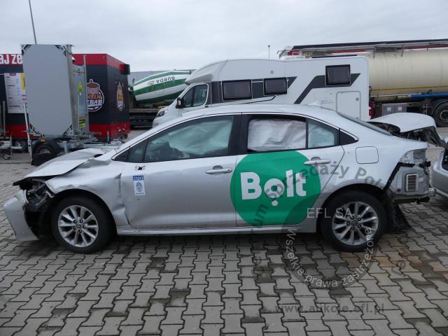 4 - TOYOTA COROLLA 1.8 HYBRID SEDAN LPG 2021r.