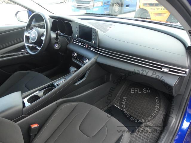 13 - Hyundai Elantra 1.6 Smart CVT Sedan 2023r. DW7WJ17 Magnice