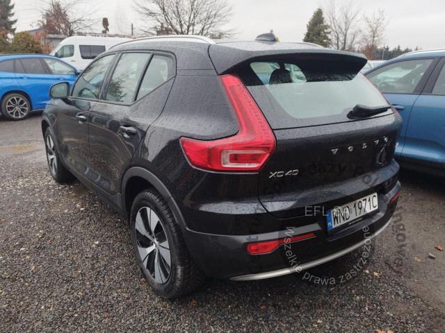 3 - Volvo XC40 B3 Core aut Kombi 2022r.  WND1971C Pojazd znajduje się w firmie ARCTOS GROUP sp. z o.o. Al. Krakowska 7, 02-183 Warszawa