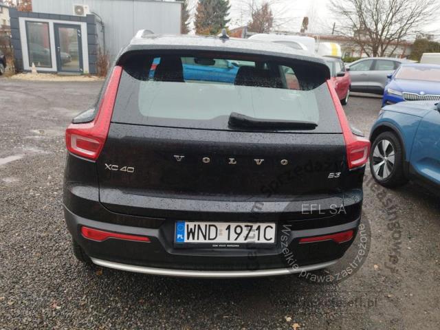 4 - Volvo XC40 B3 Core aut Kombi 2022r.  WND1971C Pojazd znajduje się w firmie ARCTOS GROUP sp. z o.o. Al. Krakowska 7, 02-183 Warszawa