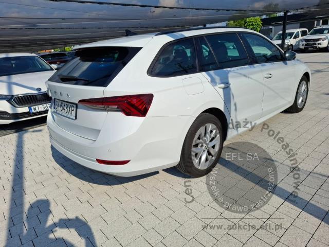 4 - SKODA Octavia 2.0 TDI Ambition DSG 2023r. SK548XP Pojazd znajduje się w firmie AACAR sp. z o.o. Kasztanowa 5, 32-400 Jawornik