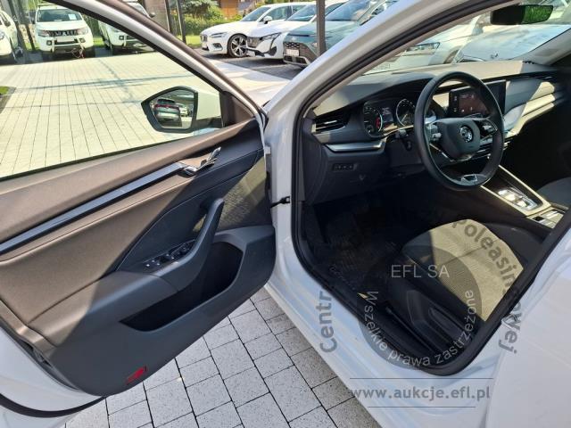 8 - SKODA Octavia 2.0 TDI Ambition DSG 2023r. SK548XP Pojazd znajduje się w firmie AACAR sp. z o.o. Kasztanowa 5, 32-400 Jawornik