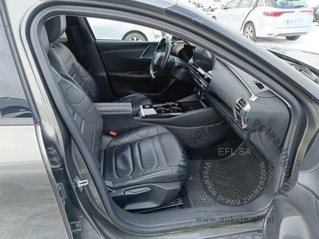 9 - Citroen C5 X 1.6 PureTech Shine EAT8 2022r. DW9UA36 Pojazd znajduje się w firmie AACAR sp. z o.o. Jawornik 90, 32-400 Myślenice