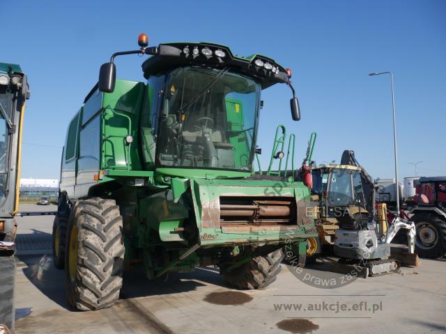 2 - EFL Finance Kombajn zbożowy John Deere  W550 2013r z hederem.