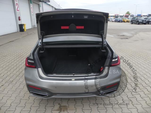 13 - BMW 750I XDRIVE 2021r.