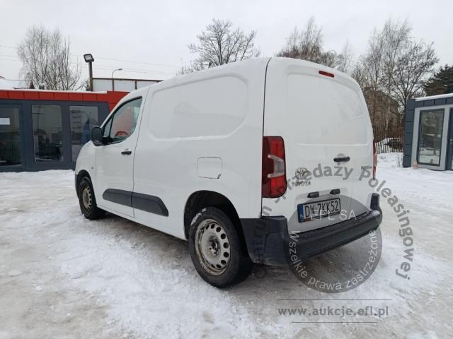 2 - Toyota Proace City 1.5 D-4D Standard 2020r. DW7KK52 Pojazd znajduje się w firmie ARCTOS GROUP sp. z o.o. Al. Krakowska 7, 02-183 Warszawa