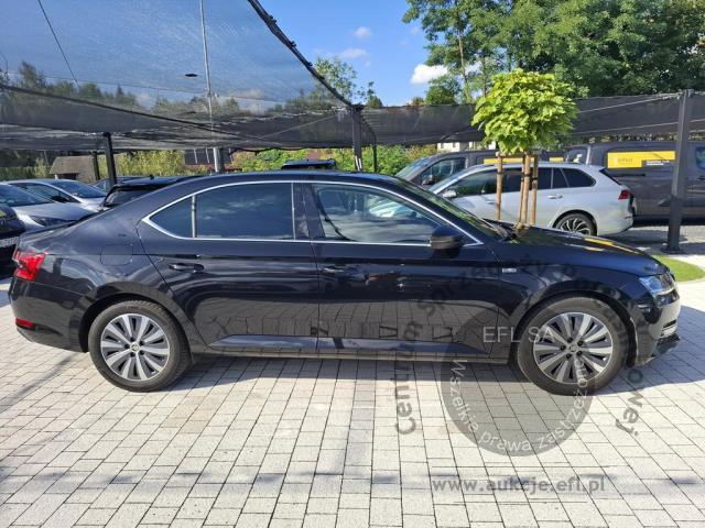 8 - SKODA SUPERB 2023r. SK359YF Pojazd znajduje się w firmie AACAR sp. z o.o. Kasztanowa 5, 32-400 Jawornik
