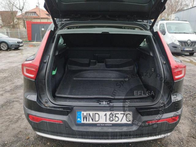 7 - Volvo XC40 B3 Core 2022r. WND1857C Pojazd znajduje się w firmie ARCTOS GROUP sp. z o.o. Al. Krakowska 7, 02-183 Warszawa